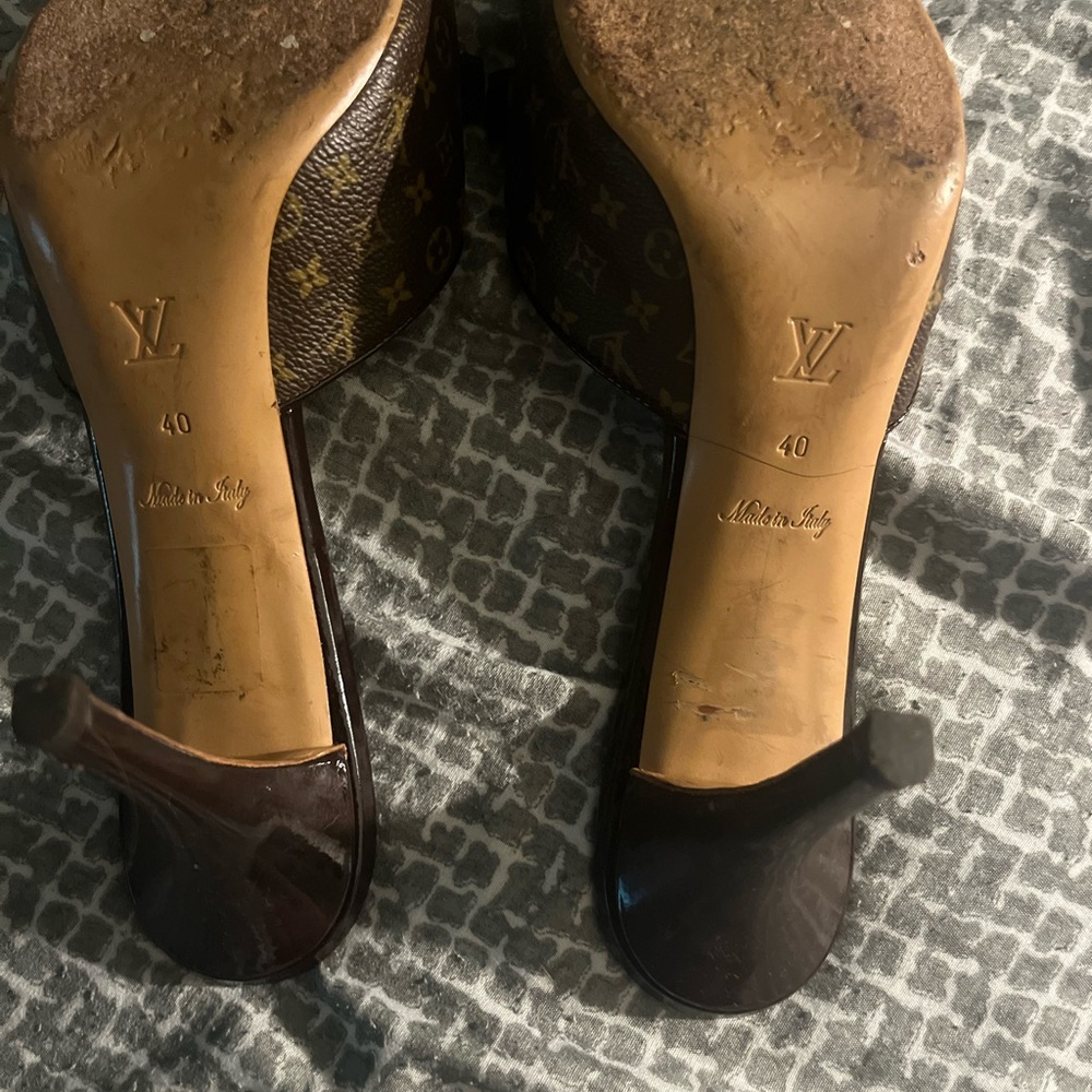Louis Vuitton Brown Heels with Elegant Design - Picture 3 of 4